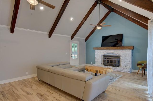 9927 N Harrison Drive, Kansas City, MO 64155