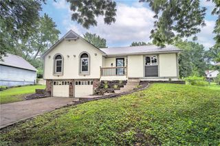 9927 N Harrison Drive, Kansas City, MO 64155
