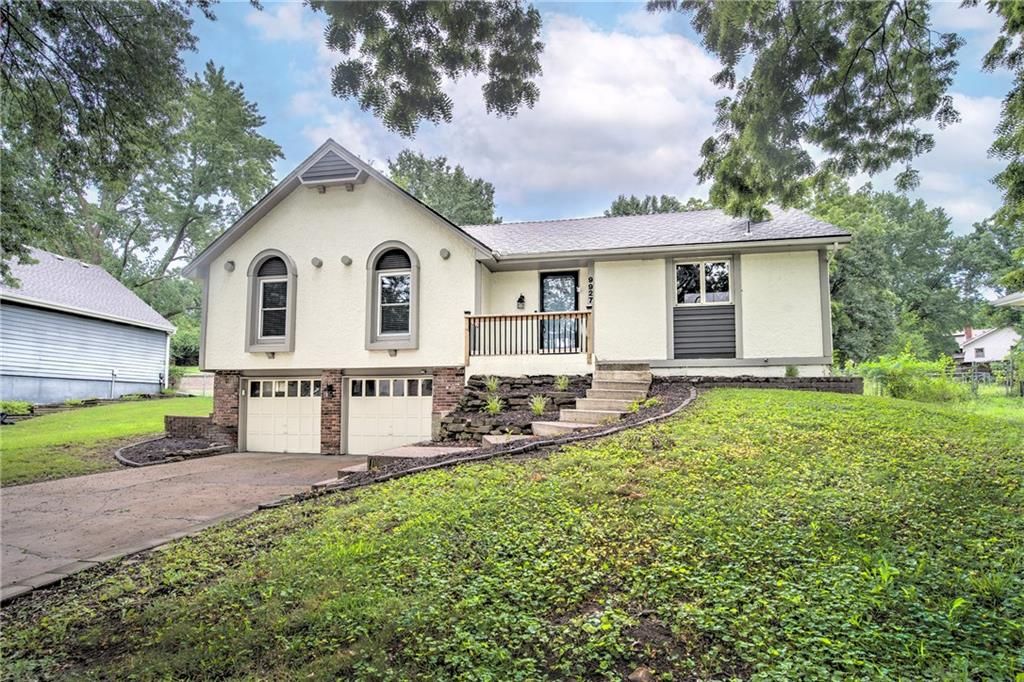 9927 N Harrison Drive, Kansas City, MO 64155