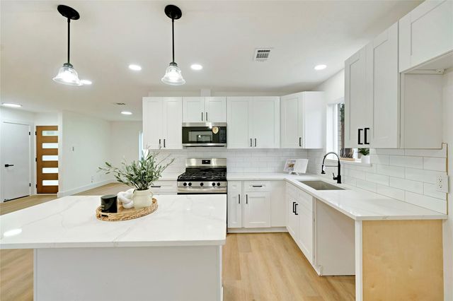 12930 Segrest Drive, Houston, TX 77047