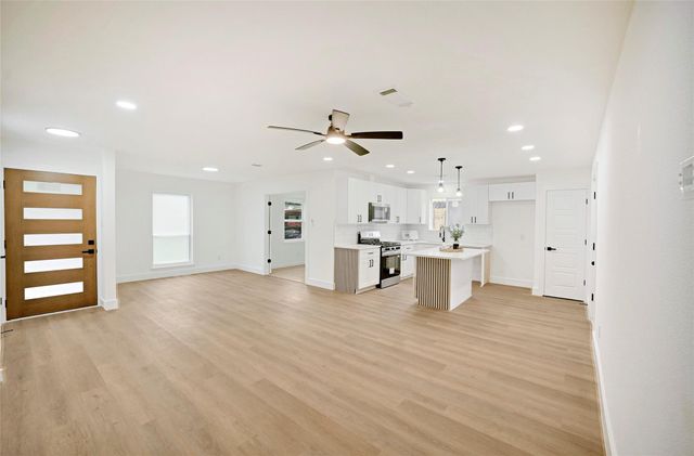 12930 Segrest Drive, Houston, TX 77047