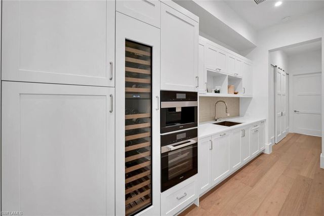 330 Broad AVE N, Naples, FL 34102