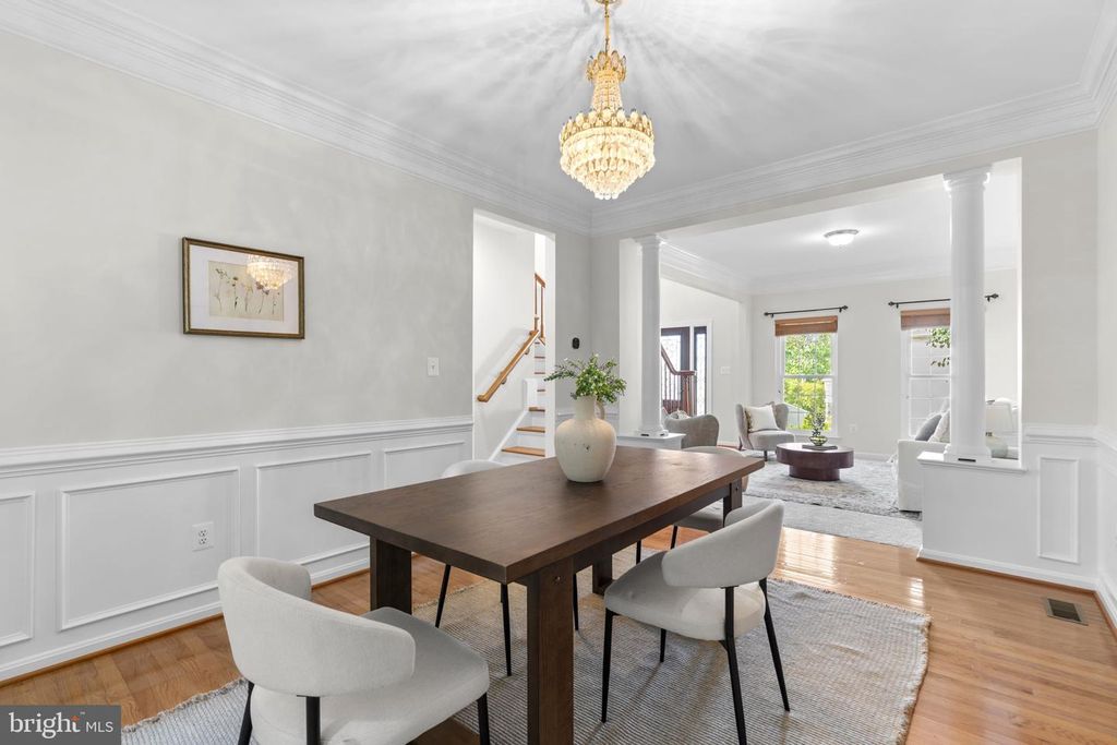 Image 13 of property listing at 8022 HIGH CASTLE RD, Ellicott City, MD 21043