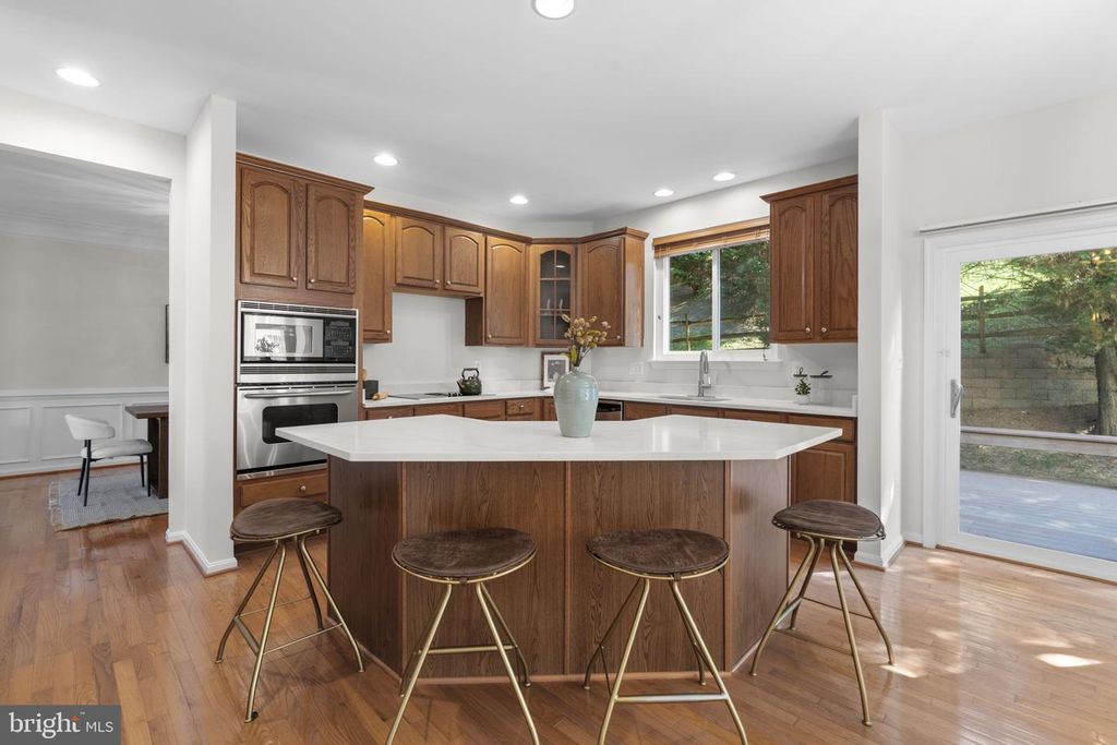 Image 14 of property listing at 8022 HIGH CASTLE RD, Ellicott City, MD 21043