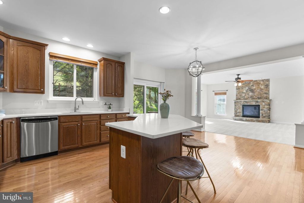Image 15 of property listing at 8022 HIGH CASTLE RD, Ellicott City, MD 21043