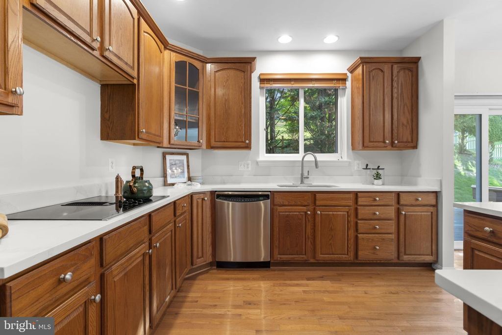 Image 16 of property listing at 8022 HIGH CASTLE RD, Ellicott City, MD 21043