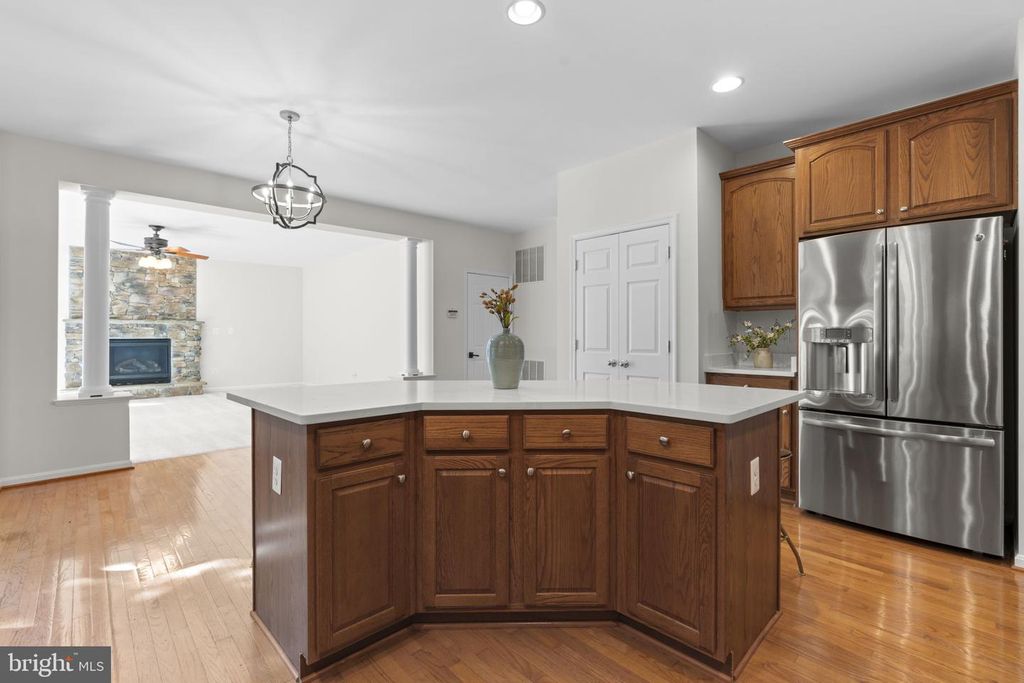 Image 19 of property listing at 8022 HIGH CASTLE RD, Ellicott City, MD 21043