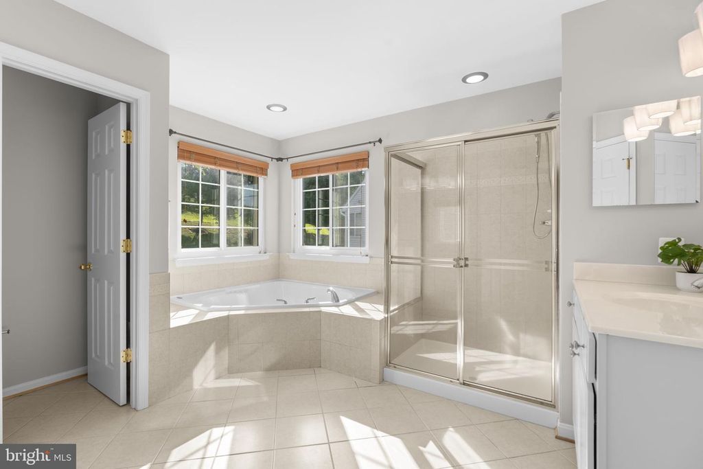 Image 35 of property listing at 8022 HIGH CASTLE RD, Ellicott City, MD 21043