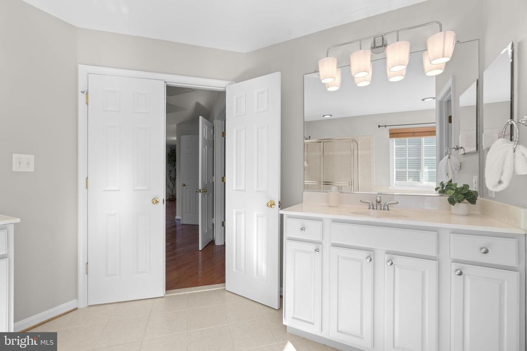 Image 37 of property listing at 8022 HIGH CASTLE RD, Ellicott City, MD 21043