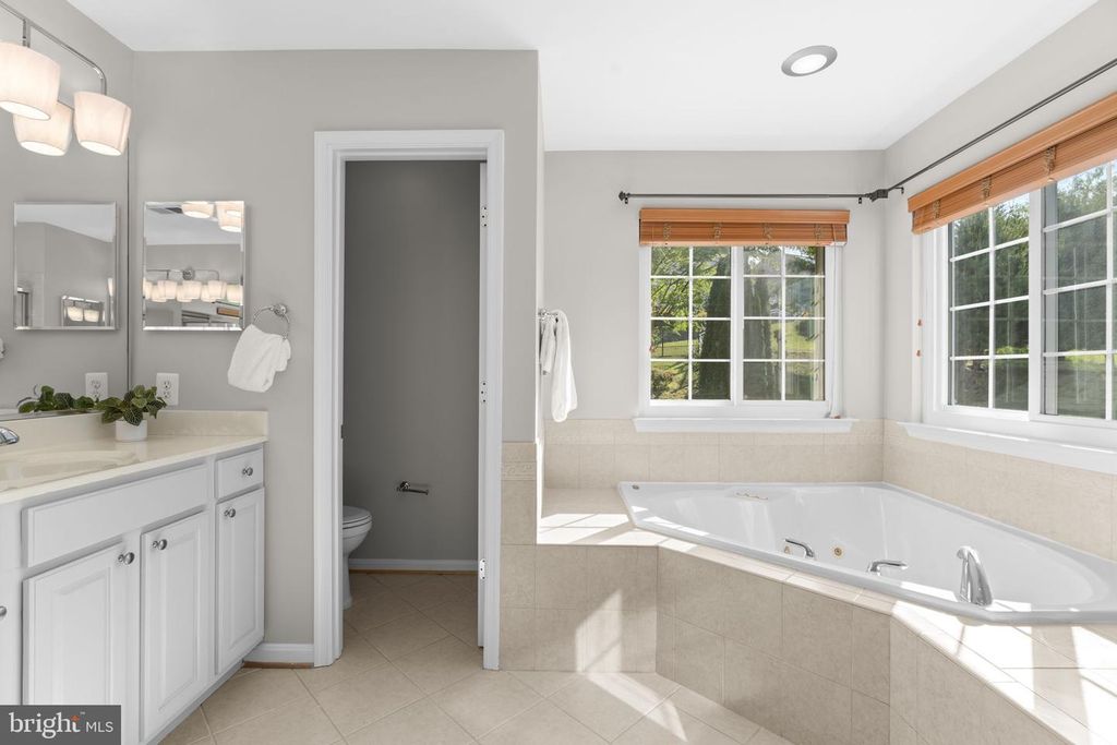 Image 38 of property listing at 8022 HIGH CASTLE RD, Ellicott City, MD 21043