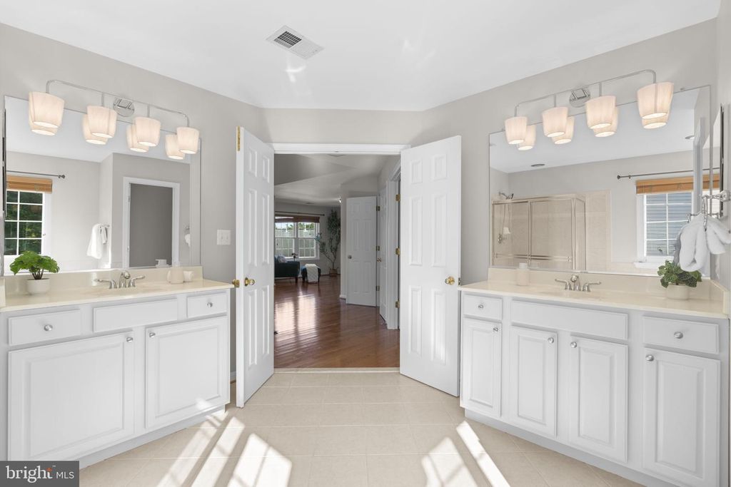 Image 39 of property listing at 8022 HIGH CASTLE RD, Ellicott City, MD 21043