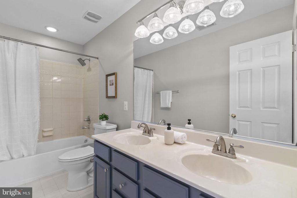 Image 47 of property listing at 8022 HIGH CASTLE RD, Ellicott City, MD 21043