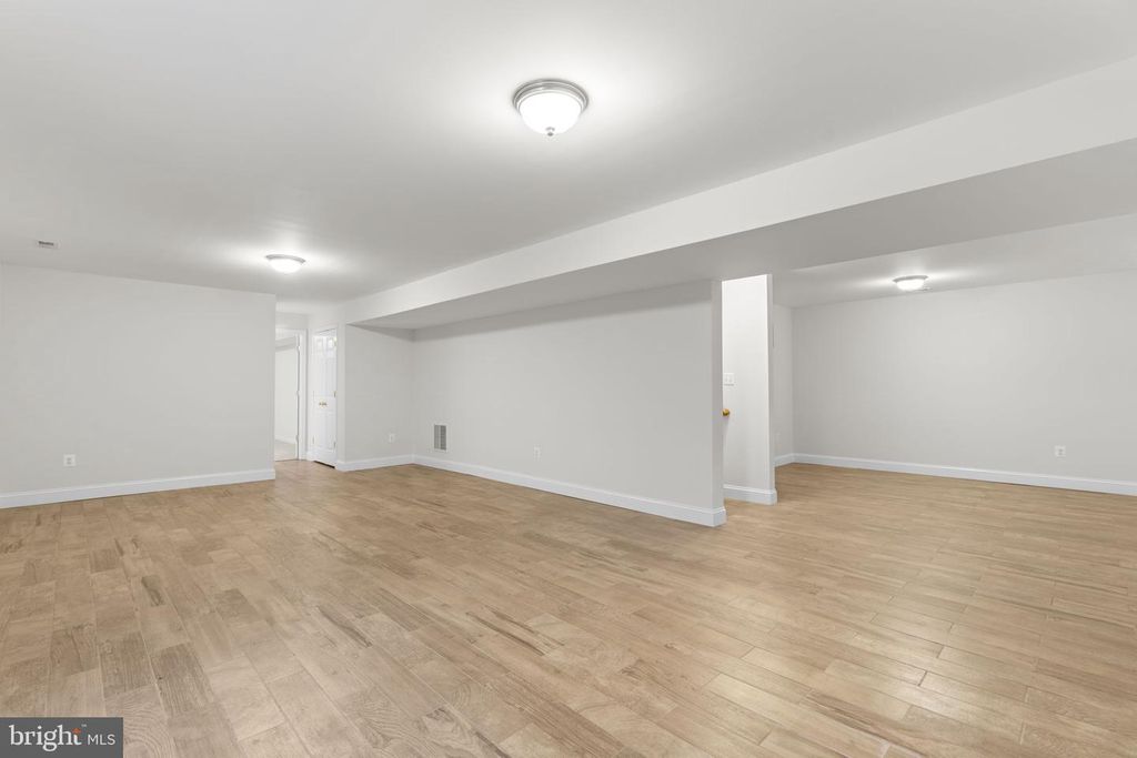 Image 49 of property listing at 8022 HIGH CASTLE RD, Ellicott City, MD 21043