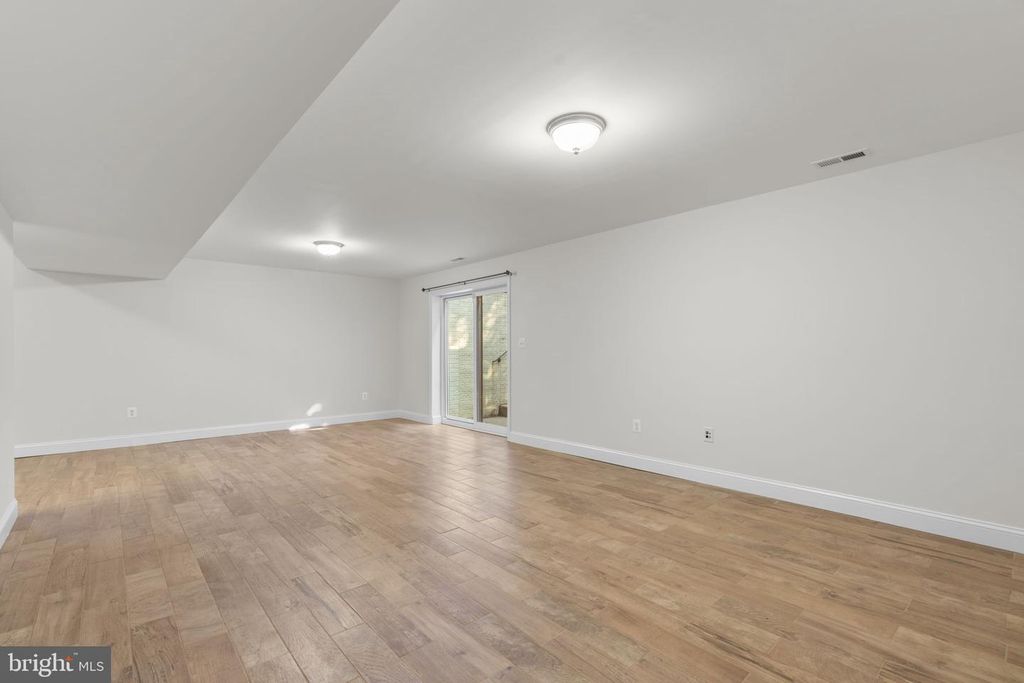 Image 51 of property listing at 8022 HIGH CASTLE RD, Ellicott City, MD 21043
