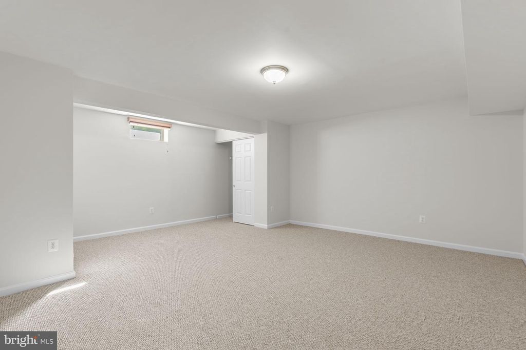 Image 53 of property listing at 8022 HIGH CASTLE RD, Ellicott City, MD 21043