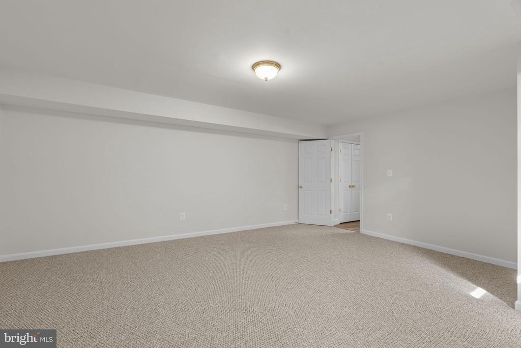 Image 54 of property listing at 8022 HIGH CASTLE RD, Ellicott City, MD 21043