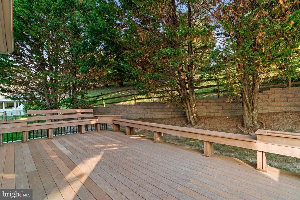 Image 56 of property listing at 8022 HIGH CASTLE RD, Ellicott City, MD 21043