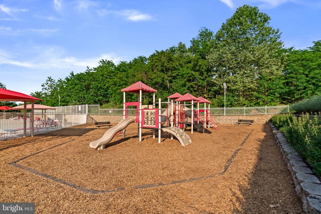 Image 63 of property listing at 8022 HIGH CASTLE RD, Ellicott City, MD 21043