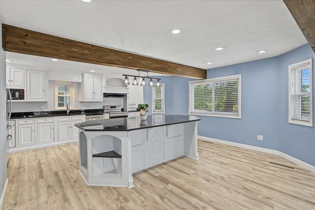 1511 E Groves Drive, Ozark, MO 65721