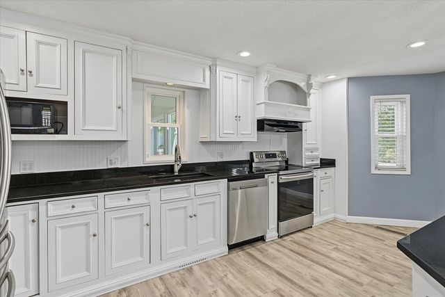 1511 E Groves Drive, Ozark, MO 65721