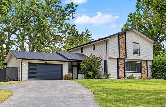 1511 E Groves Drive, Ozark, MO 65721
