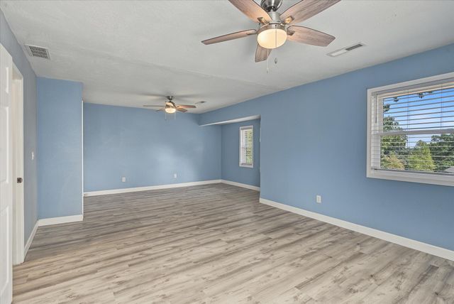 1511 E Groves Drive, Ozark, MO 65721