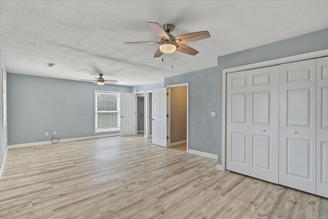 1511 E Groves Drive, Ozark, MO 65721