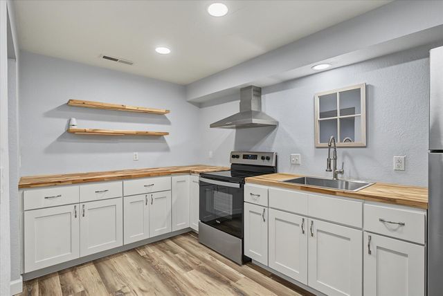 1511 E Groves Drive, Ozark, MO 65721