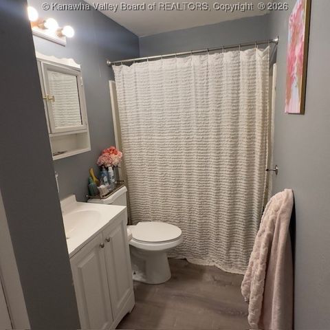 402 Circle Drive, Hurricane, WV 25526