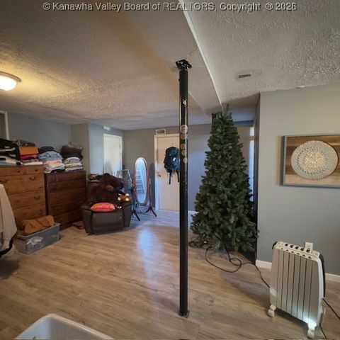 402 Circle Drive, Hurricane, WV 25526