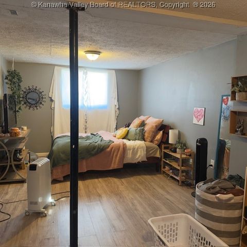 402 Circle Drive, Hurricane, WV 25526