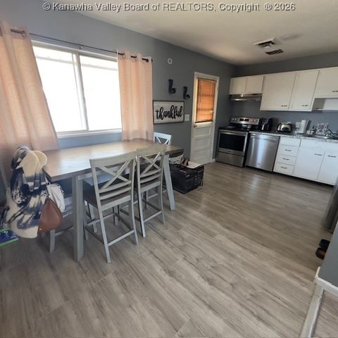 402 Circle Drive, Hurricane, WV 25526