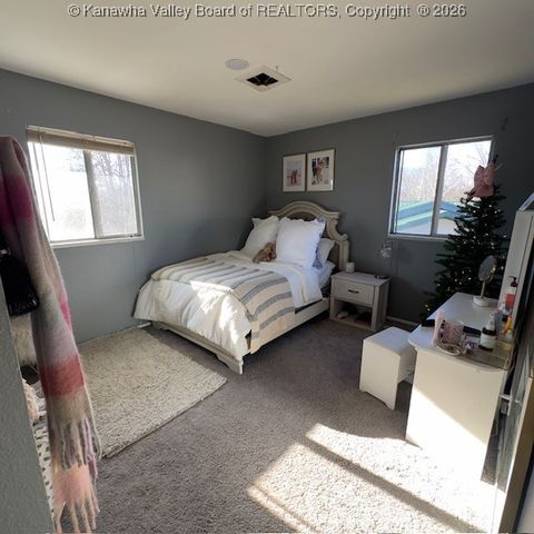 402 Circle Drive, Hurricane, WV 25526