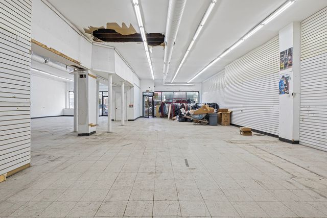 2833 W Cermak Road, Chicago, IL 60623