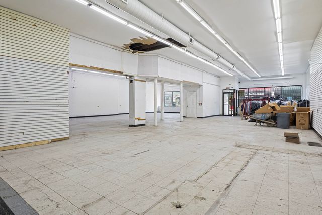 2833 W Cermak Road, Chicago, IL 60623