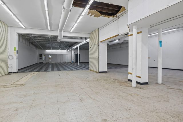 2833 W Cermak Road, Chicago, IL 60623