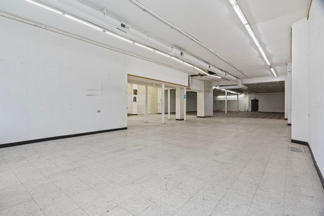 2833 W Cermak Road, Chicago, IL 60623