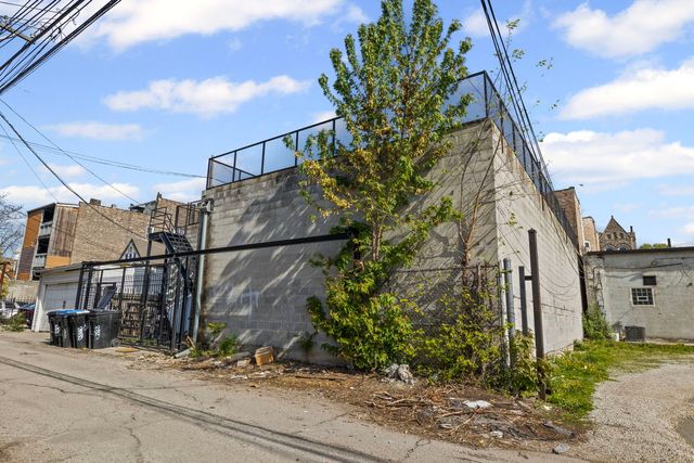 2833 W Cermak Road, Chicago, IL 60623