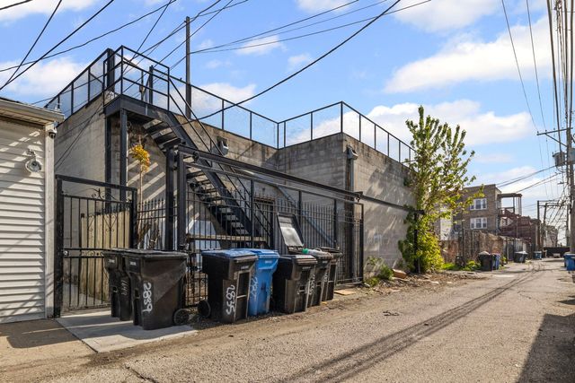 2833 W Cermak Road, Chicago, IL 60623