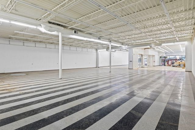 2833 W Cermak Road, Chicago, IL 60623
