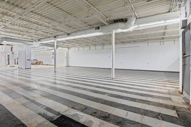 2833 W Cermak Road, Chicago, IL 60623