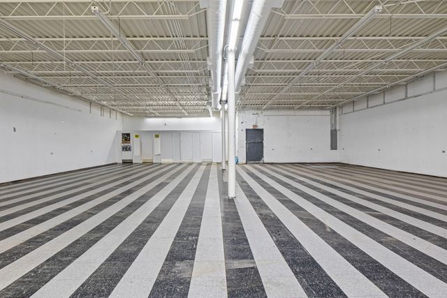 2833 W Cermak Road, Chicago, IL 60623