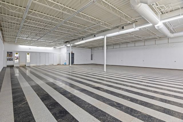 2833 W Cermak Road, Chicago, IL 60623