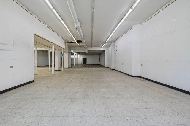 2833 W Cermak Road, Chicago, IL 60623