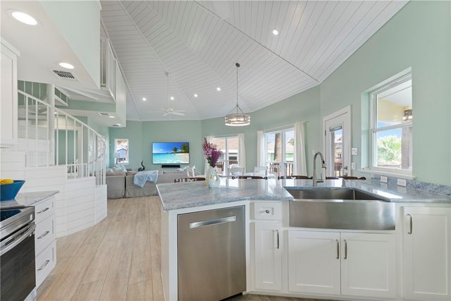 1923 S 11th St 16, Port Aransas, TX 78373