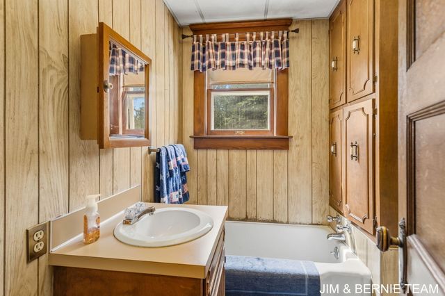 3185 104th Avenue, Holland Twp, MI 49464