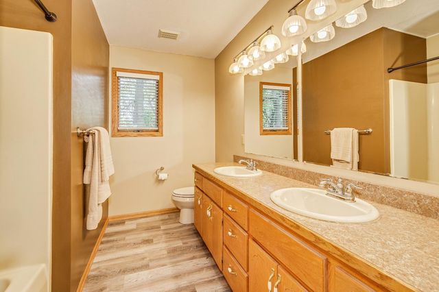 38404 Gerald Avenue, North Branch, MN 55056