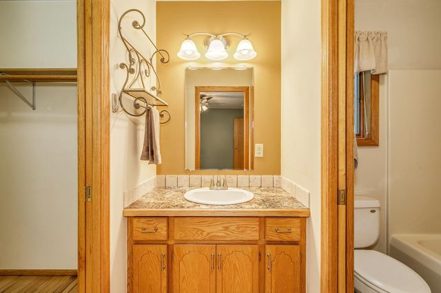 38404 Gerald Avenue, North Branch, MN 55056