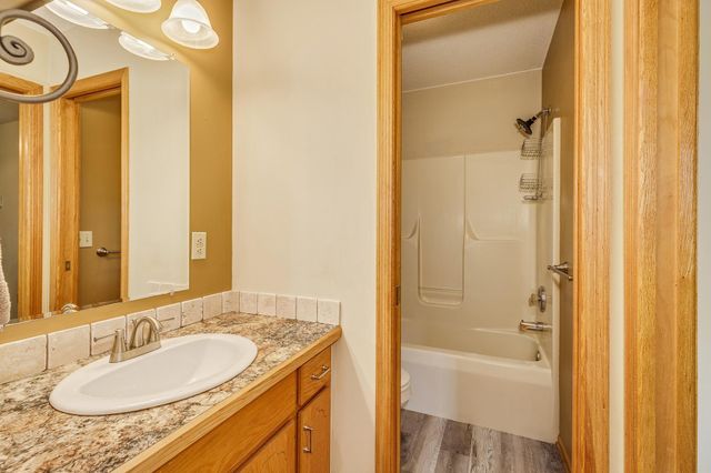 38404 Gerald Avenue, North Branch, MN 55056