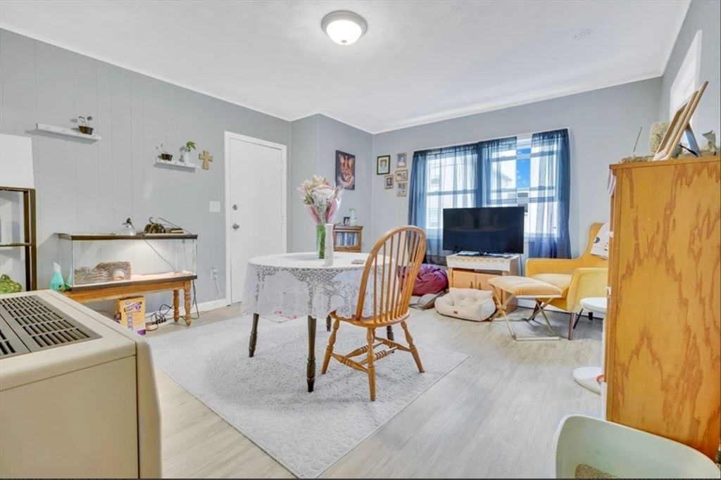 17 Canonicus, Fall River, MA 02724
